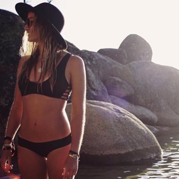 Strange Bikinis Other - Strange 🐍 Bikinis snake Tahoe print side strappy bikini top sz XL